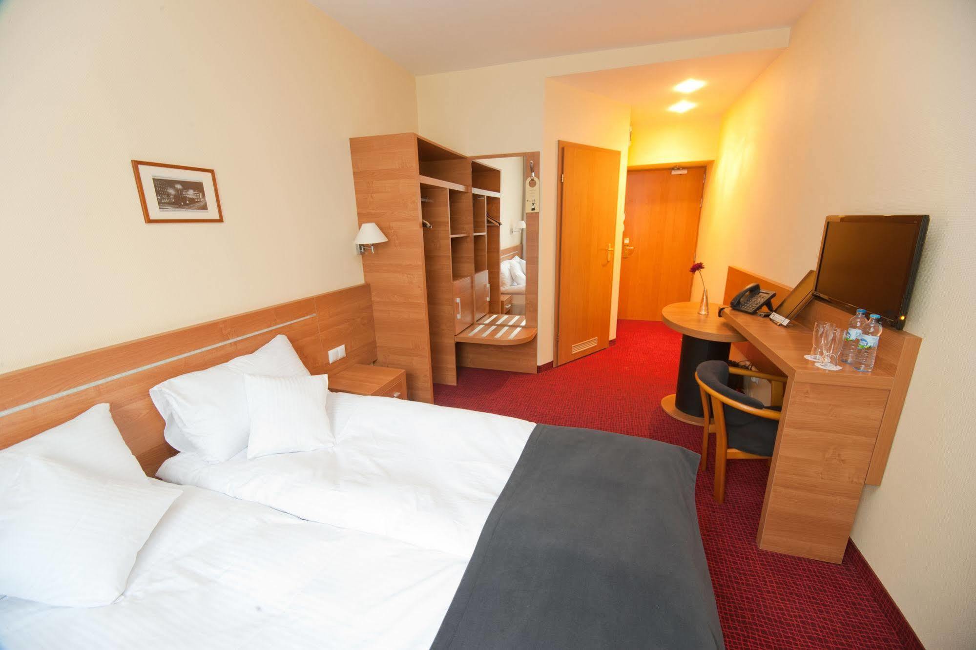 Hotel Malinowski Business Gliwice Room photo