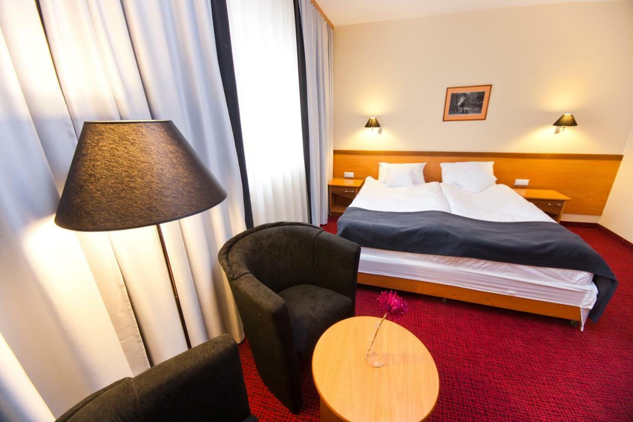 Hotel Malinowski Business Gliwice Room photo